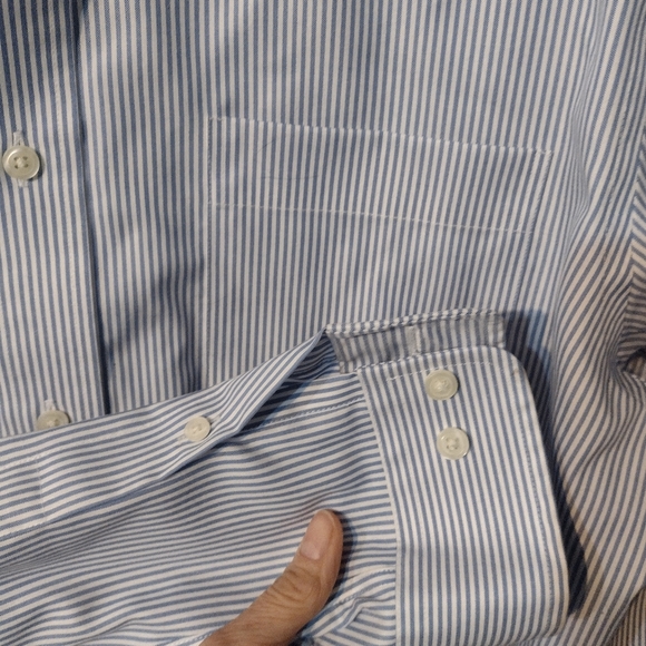 Eddie Bauer size large wrinkle resistant 100% cotton button-down pinstripe shirt - Picture 3 of 9